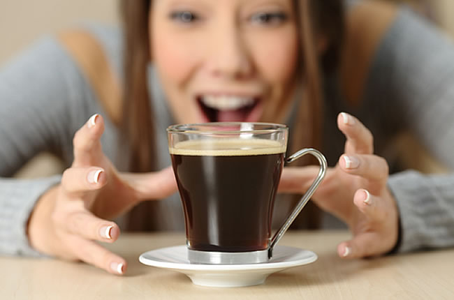 Káva nenahradí jídlo. Zvolte raději proteinovou náhradu.