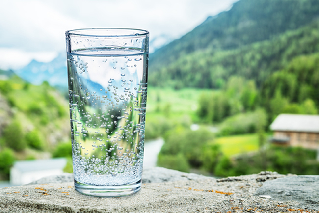 Voda jako nápoj urychlující hubnutí