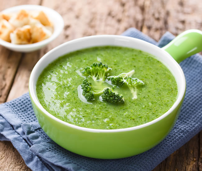Proteinová polévka brokolicová do keto diety